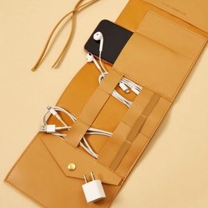 Glass Ladder & Co. Katherine Tech Organizer Roll in Honey Brand New